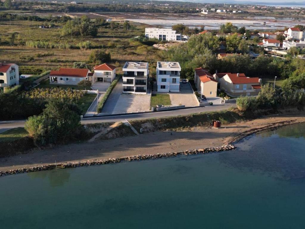 B & R Summer Breeze Apartments Нин Екстериор снимка