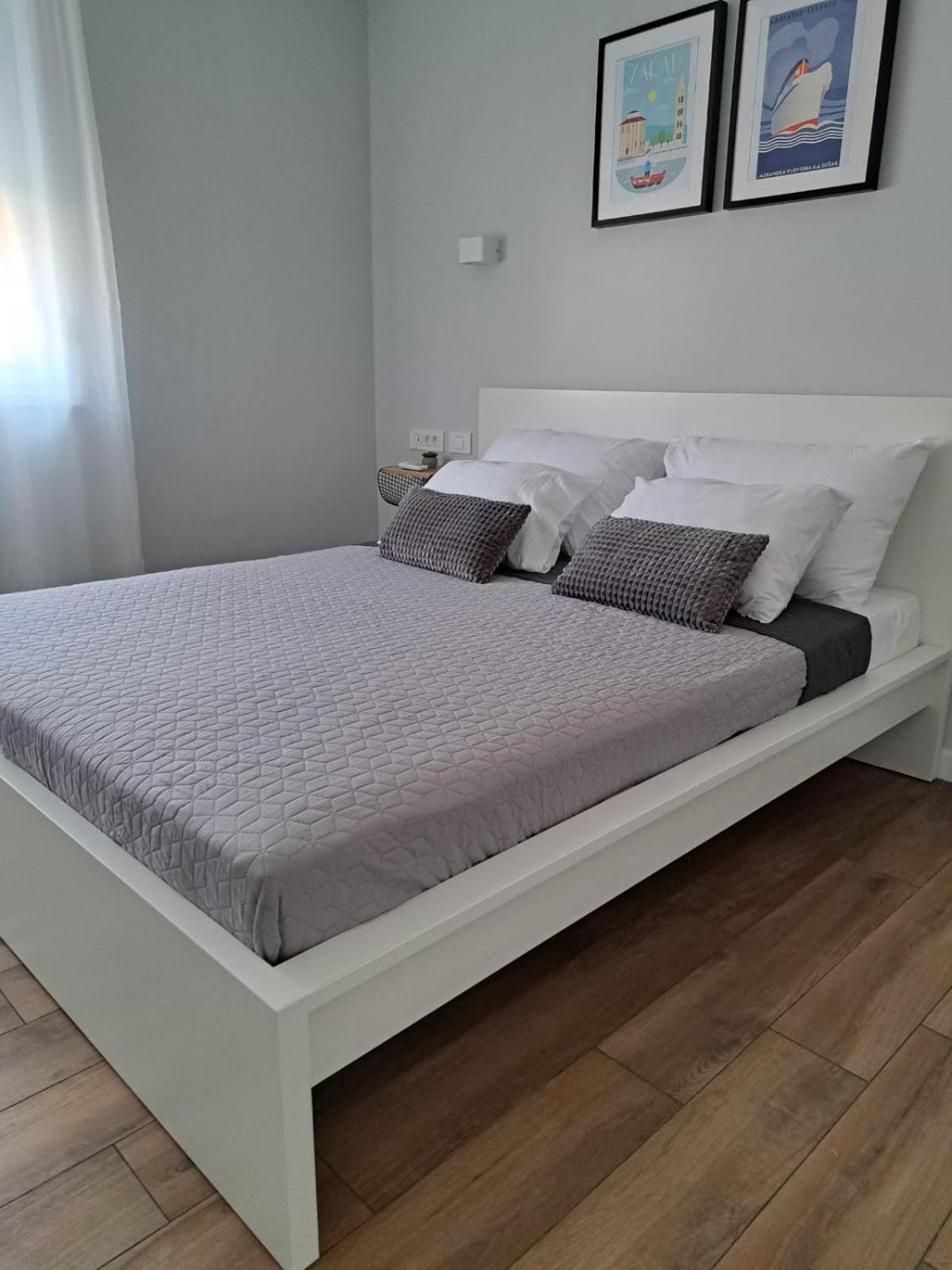 B & R Summer Breeze Apartments Нин Екстериор снимка