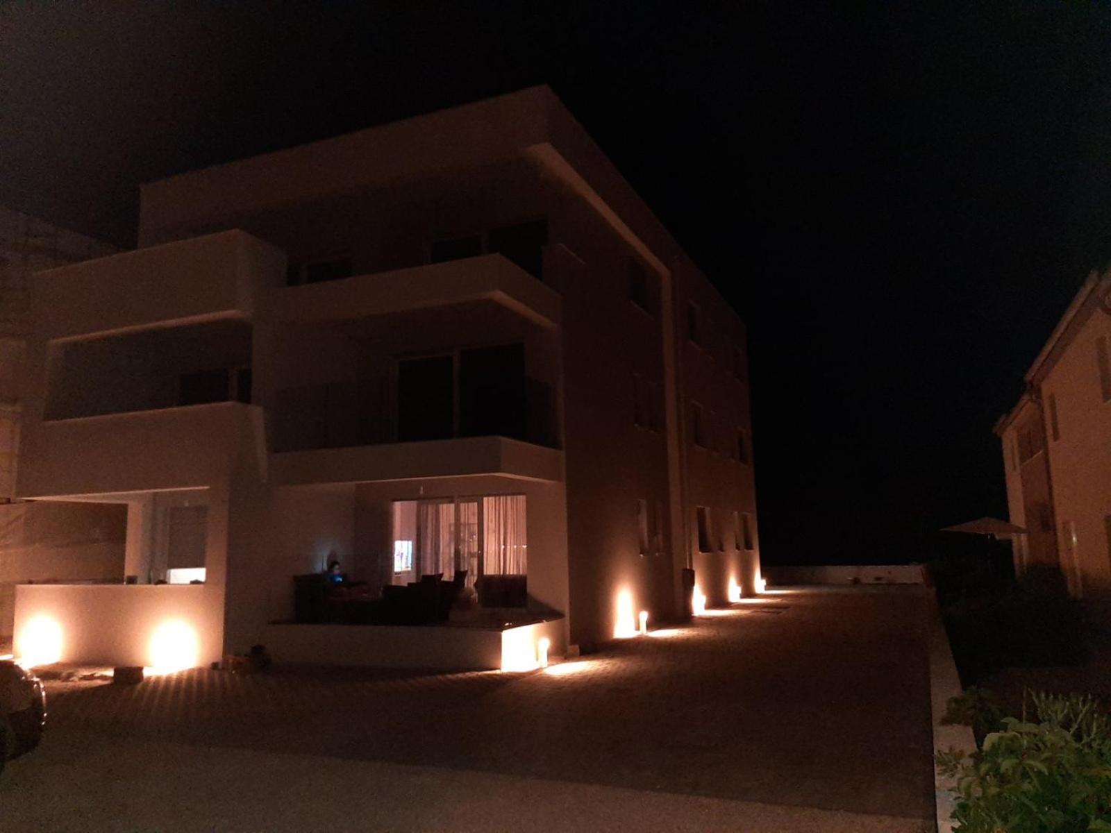 B & R Summer Breeze Apartments Нин Екстериор снимка
