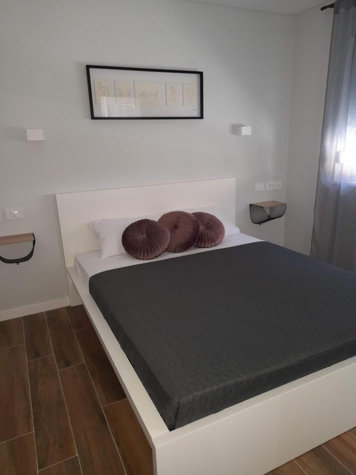 B & R Summer Breeze Apartments Нин Екстериор снимка