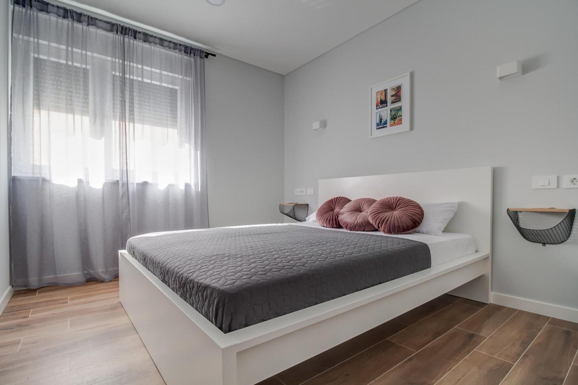 B & R Summer Breeze Apartments Нин Екстериор снимка